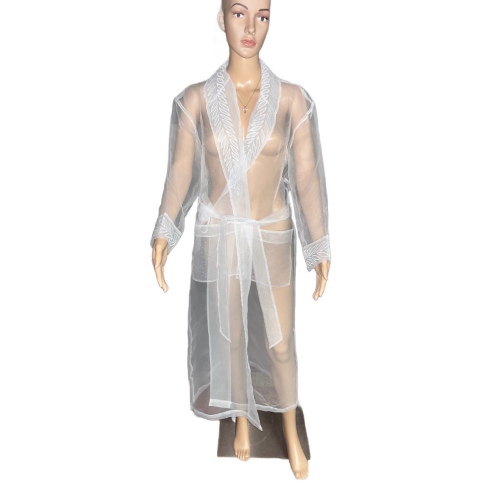 Inner Self ~ Women’s Small ~ Light Blue ~ Floral Embroidery ~ Sheer Robe